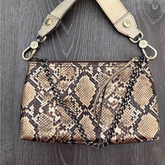 Hobo Darcy Crossbody Bag - Picture 6 of 10